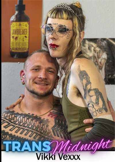 瘦弱的变性人 Viki Vexxx 被 Peter Hook 蹂躏