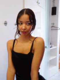 褐色苗条贫乳美女、从未见过这么棒的身体！意外的沉稳性格超可爱。