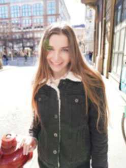 爆美女初拍！天使般笑脸！清爽金髪苗条美女！前裸体模特儿初次自拍性爱！