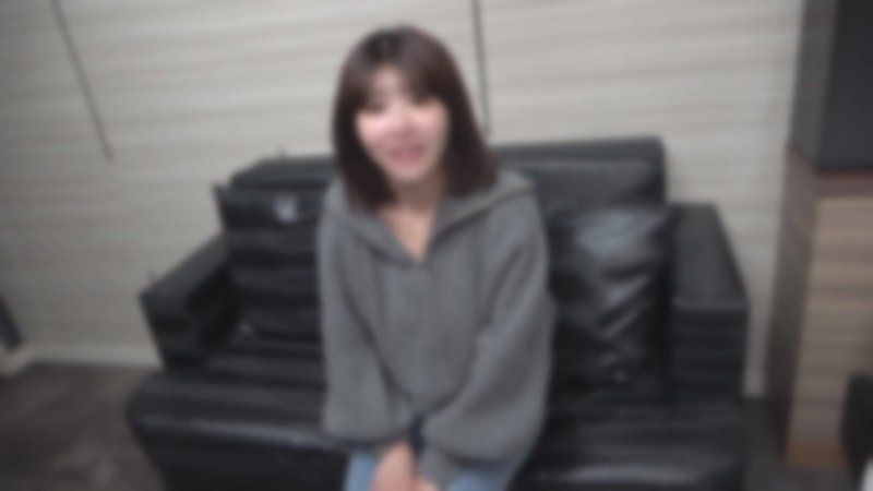 【初次拍攝】男人稀缺的美人OL隱藏的性慾。用堅硬的雞巴讓她忘記害羞，展現美麗的身體，高潮不斷。