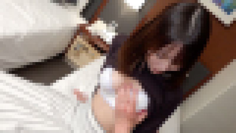 初拍・露脸！袜子陷入肉裏的F罩杯柜姐是不管地点快乐喷潮的变态女！！！！