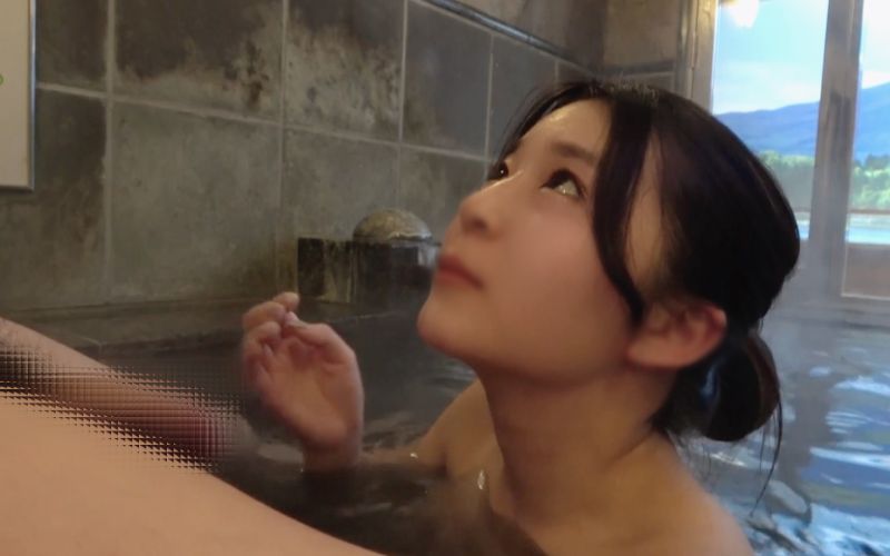 超亲密让人尽情玩弄、可爱妹子在厨房站立背后位搞上、中出后、温泉口交口内射精