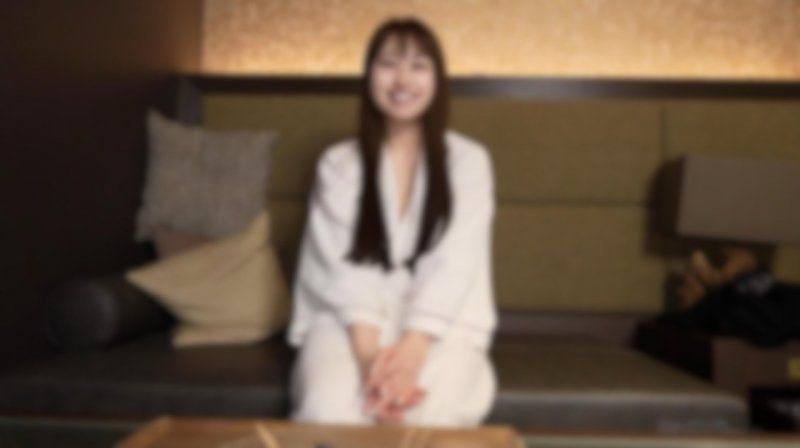 【露臉】性慾解放。雖然很害羞，但感覺很好，青澀的女孩用大屁股服務。極度濕潤的陰道內大量中出