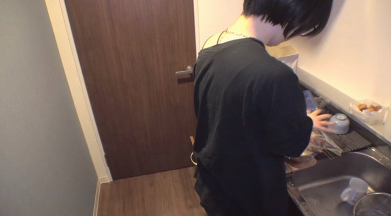 【对不起男友】去他家玩，他为了男友做便当，我打扰他后他想做爱，就在现场做了。