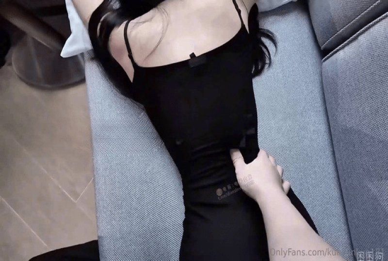 杏吧傳媒 包臀裙肉絲紅底高跟被上門按摩師操抽搐-困困狗