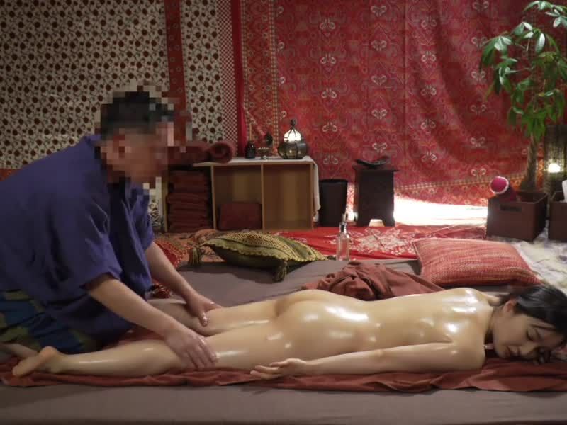 泰式古法按摩，下流的淫穴完全展露！敏感・痉挛・高潮・刚毛・中出・困惑・人妻・潮吹的总集篇！用按摩让性慾完全舒畅！