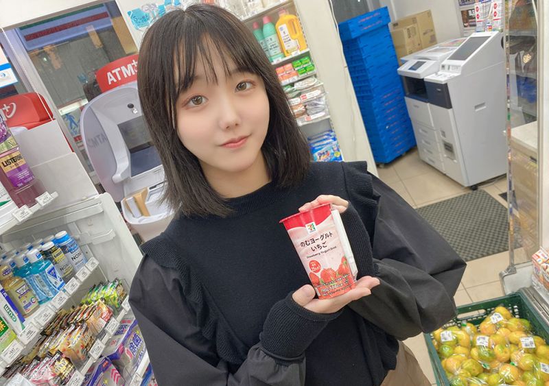 外带速食店展现笑脸的店员中出