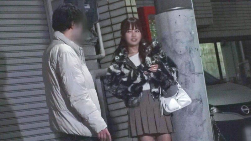 對散發慵懶氣息的站立口交美女隨便說說就中出甩掉