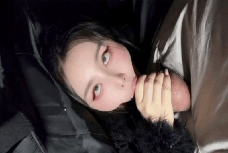 杏吧传媒 影院露出边看边玩最后直接口爆收尾-汐梦瑶