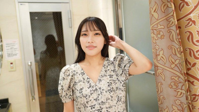 【无修正】カフェ店员ゆづき20歳、会话がいらない接客。スレンダーな体と视线だけで主导される时间