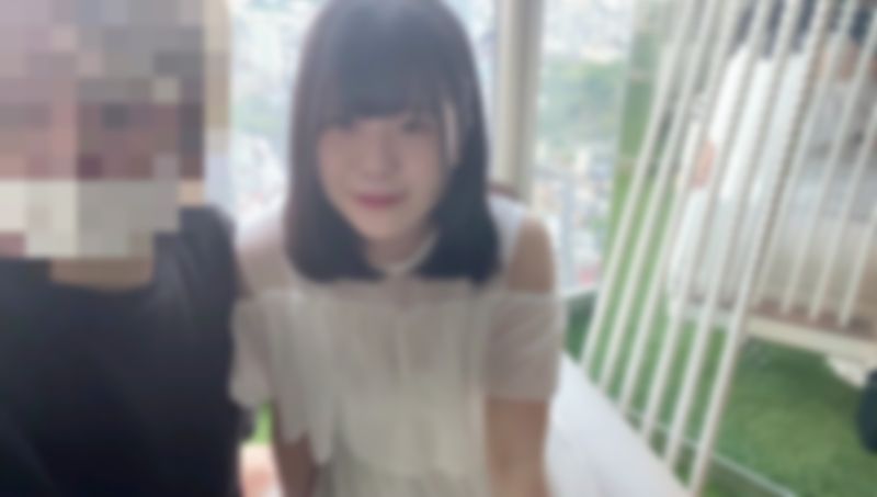 白皙黑髮清楚新社会人第一年。撒娇女友成为职业妇女庆祝就职恩爱约会！之后浓厚做爱2发大量中出。